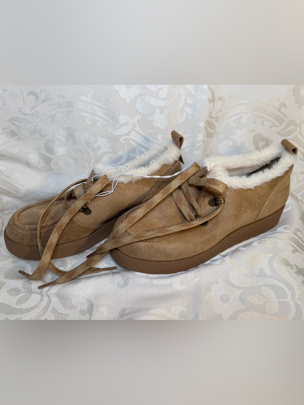 NWT Jellypop Cozy Faux-Fur Lined Suede Platform Sneakers size 7.5 - Camel